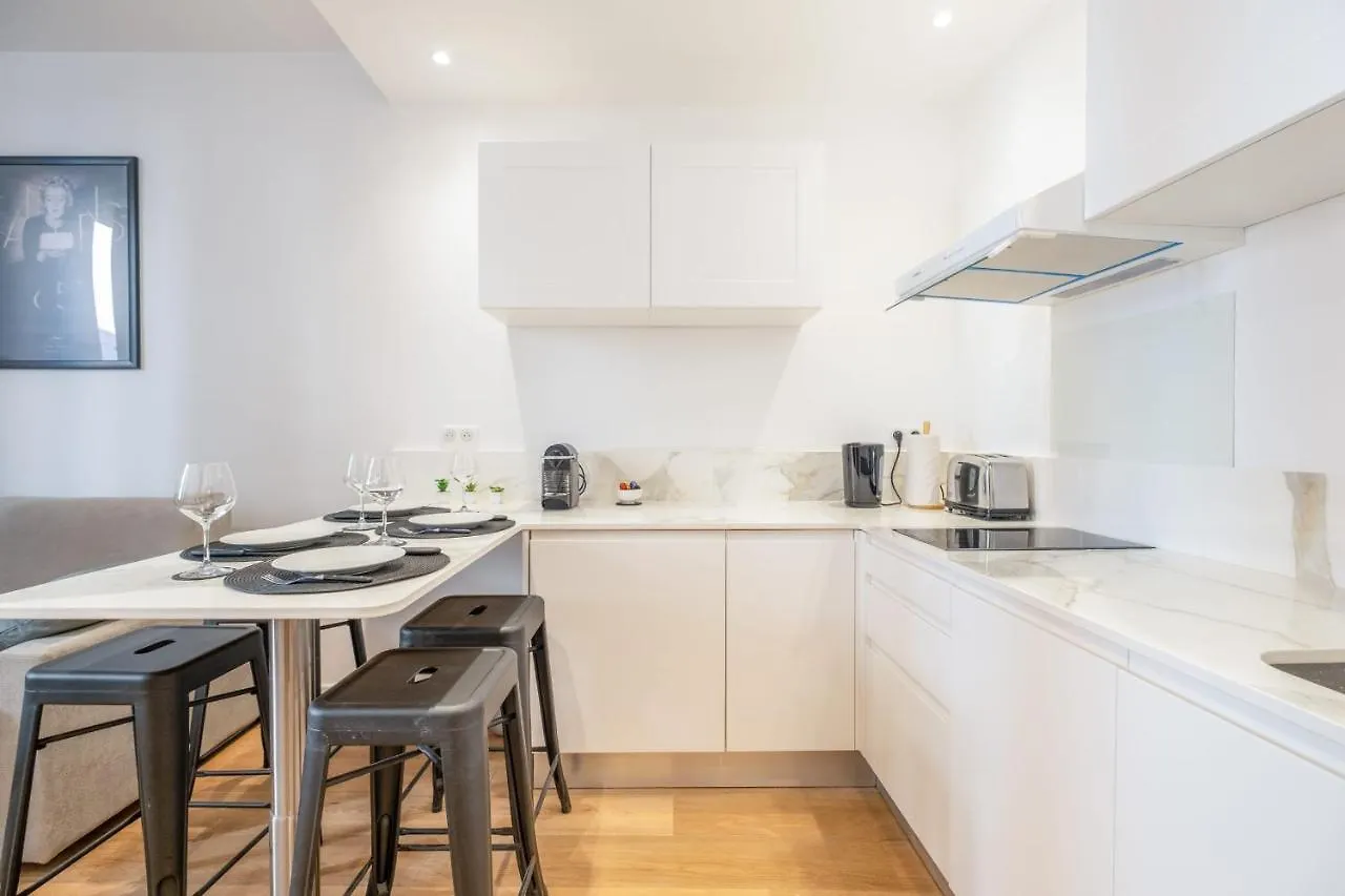 Stylish 1-Bedroom Apartment In The City Center Cannes 0*,  Francia