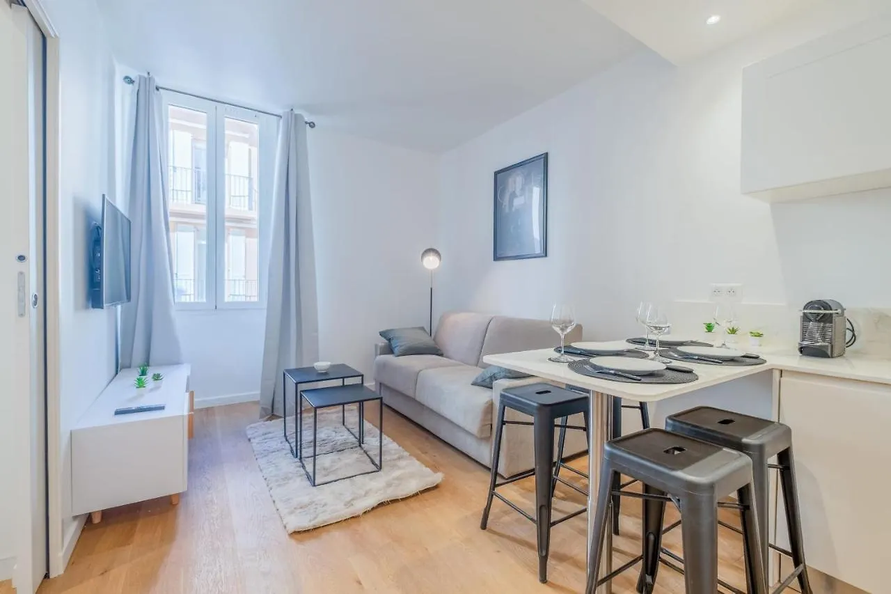 Stylish 1-Bedroom Apartment In The City Center Cannes Frankrijk
